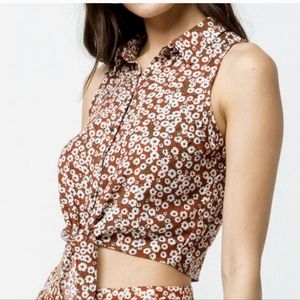 Sky and Sparrow Rust Colored Sleeveless Floral Button Down w/ tie in Front